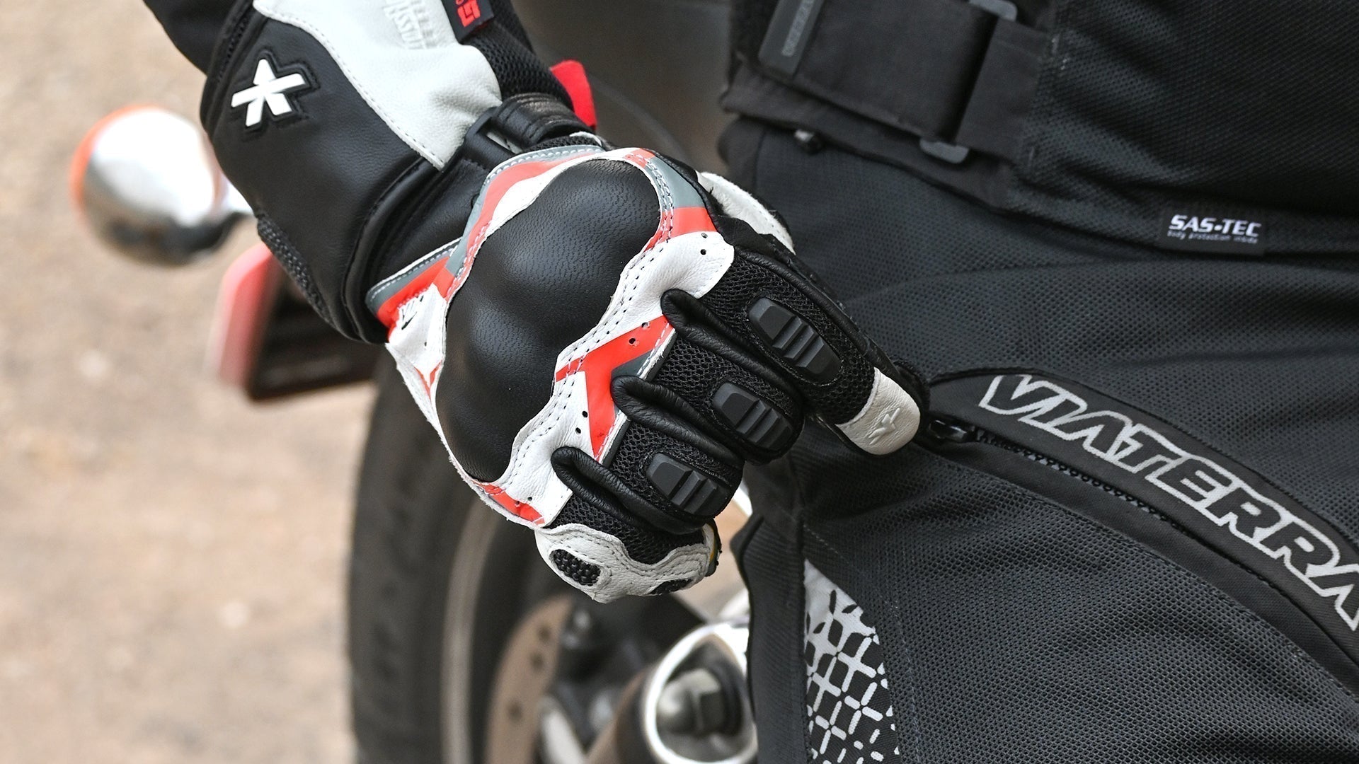 10 point checklist for choosing riding gloves