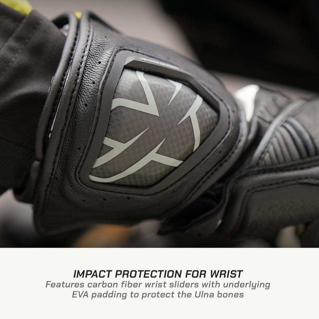 color_common Black wrist guard with carbon fiber pattern and EVA padding, featuring text on impact protection.
