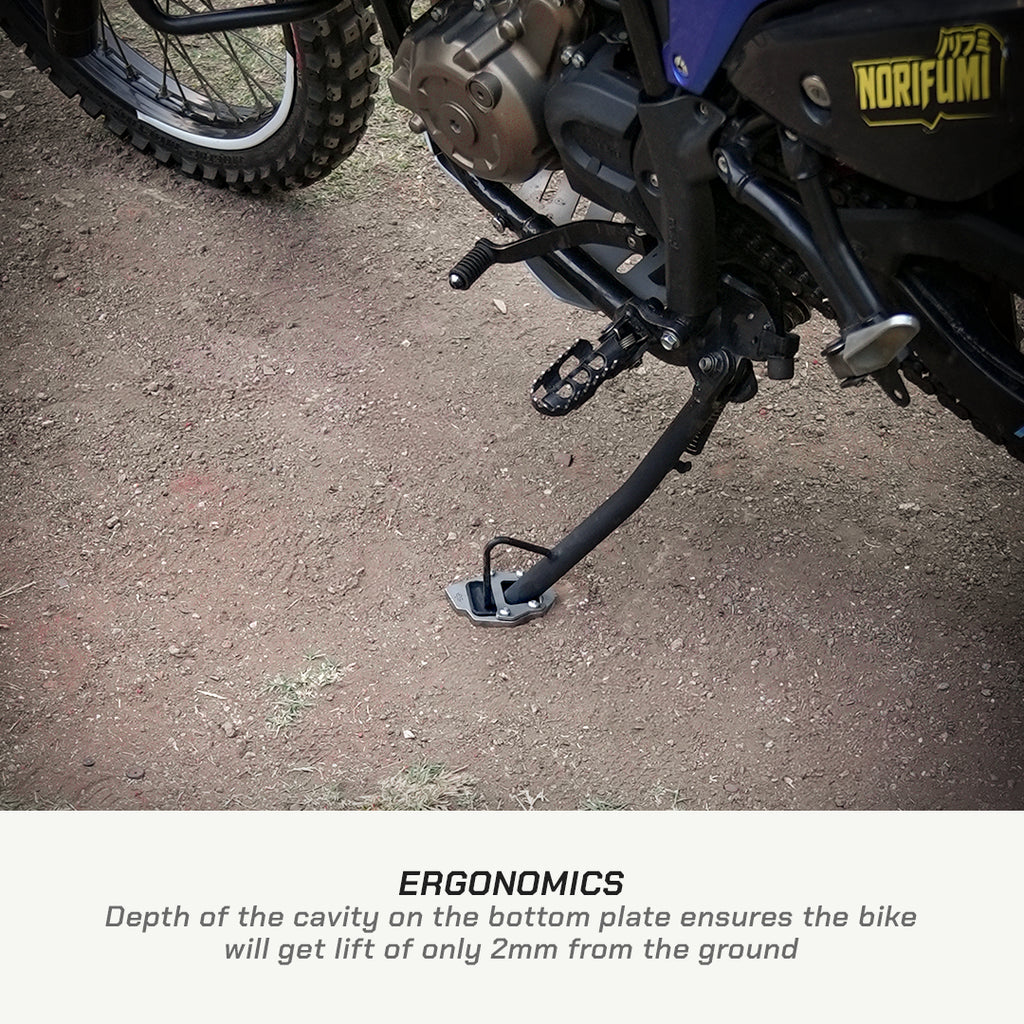 color_common Close-up of a motorcycle with a Norifumi logo on a dirt surface, focusing on ergonomic design.