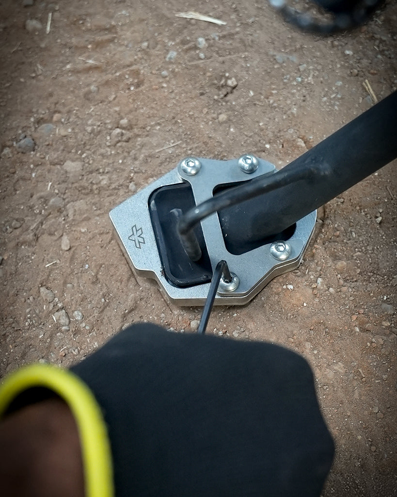 Strong clamping of shoe Hero XPulse 210 SIDESTAND SHOE