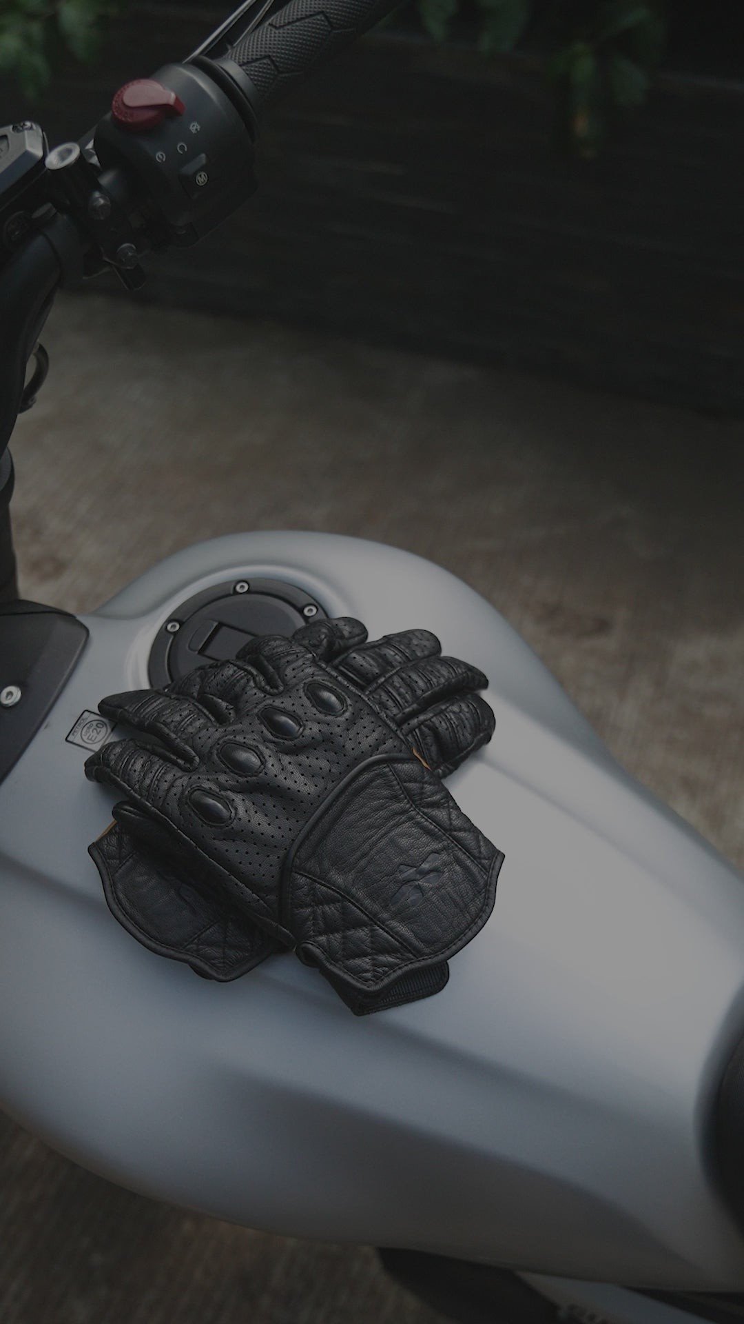 Fuel - Retro Classic Leather Motorcycle Gloves